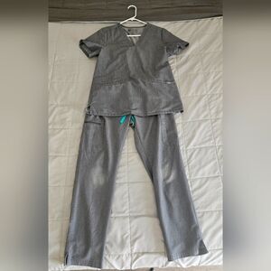 FIGS Small Graphite Scrub Set